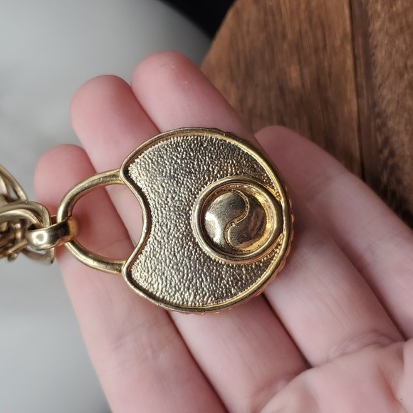 N2706 padlock styled pendant estate necklace - Picture 2 of 2
